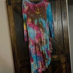 Tye-dye simply southern dress size medium.